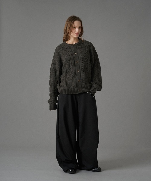 ONCILY(オンシェリー)の「CABLE CREW NECK KNIT CARDIGAN / ケーブルクルーネックニットカーディガン(カーディガン/ボレロ・メンズ・チャコールグレー/レッド/ネイビー・SMALL/MEDIUM/LARGE)」の9枚目の写真