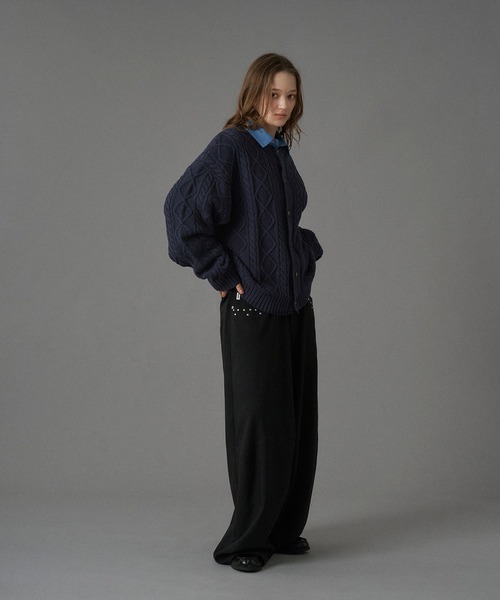 ONCILY(オンシェリー)の「CABLE CREW NECK KNIT CARDIGAN / ケーブルクルーネックニットカーディガン(カーディガン/ボレロ・メンズ・チャコールグレー/レッド/ネイビー・SMALL/MEDIUM/LARGE)」の18枚目の写真