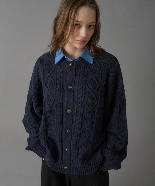 ONCILY(オンシェリー)の「CABLE CREW NECK KNIT CARDIGAN / ケーブルクルーネックニットカーディガン(カーディガン/ボレロ・メンズ・チャコールグレー/レッド/ネイビー・SMALL/MEDIUM/LARGE)」の12枚目の写真