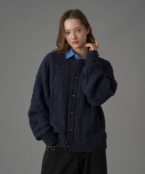 ONCILY(オンシェリー)の「CABLE CREW NECK KNIT CARDIGAN / ケーブルクルーネックニットカーディガン(カーディガン/ボレロ・メンズ・チャコールグレー/レッド/ネイビー・SMALL/MEDIUM/LARGE)」の13枚目の写真