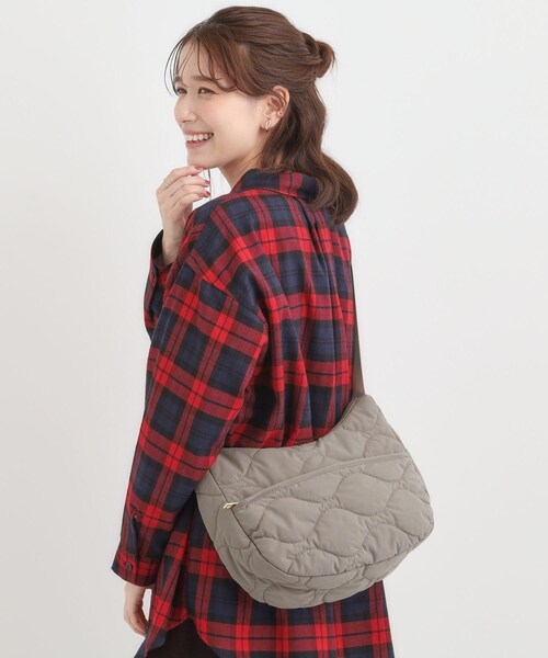 SHOO・LA・RUE（シューラルー）の「ひょうたんキルトショルダーバッグ（ショルダーバッグ・レディース・ナチュラル/カーキ/ブラック・00）」の2枚目の写真