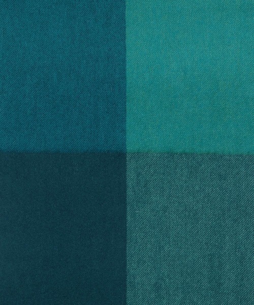 Paul Smith(ポールスミス)の「カラーブロッキング カシミヤブレンド マフラー【250431 EC】(マフラー・メンズ・ダークグリーン/ブラック/ネイビー・FREE)」の8枚目の写真