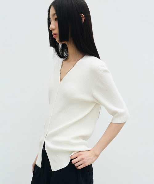 NICK&NICOLE(ニックアンドニコール)の「BUTTON SLIM KNIT HALF CARDIGAN_IVORY(カーディガン/ボレロ・レディース・その他・FREE)」の2枚目の写真