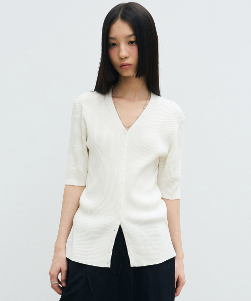 NICK&NICOLE(ニックアンドニコール)の「BUTTON SLIM KNIT HALF CARDIGAN_IVORY(カーディガン/ボレロ・レディース・その他・FREE)」の3枚目の写真