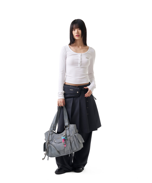 IUGAMAKARAS（イウガマカラス）の「20mm Double Studded Twist Belt (Black)（ベルト・レディース・その他・FREE）」の4枚目の写真