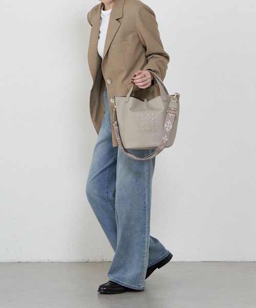 russet(ラシット)の「エンボスモノグラム2WAYミニトートバッグ(トートバッグ・レディース・ブラック/グレー系その他・FREE)」の7枚目の写真