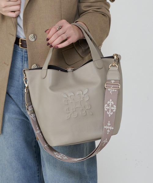 russet(ラシット)の「エンボスモノグラム2WAYミニトートバッグ(トートバッグ・レディース・ブラック/グレー系その他・FREE)」の9枚目の写真