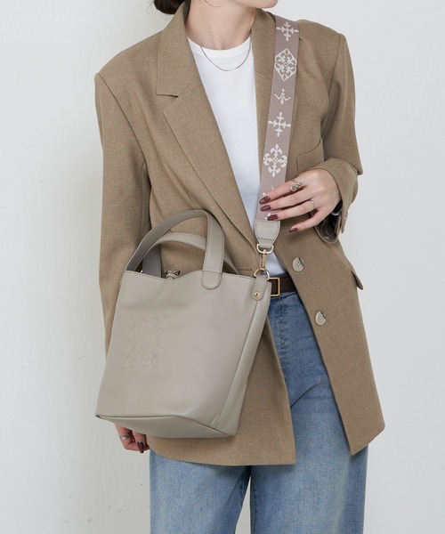 russet(ラシット)の「エンボスモノグラム2WAYミニトートバッグ(トートバッグ・レディース・ブラック/グレー系その他・FREE)」の10枚目の写真