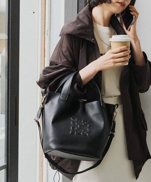 russet(ラシット)の「エンボスモノグラム2WAYタウントートバッグ(トートバッグ・レディース・グレー系その他/ブラック/ブルー系その他・FREE)」の12枚目の写真