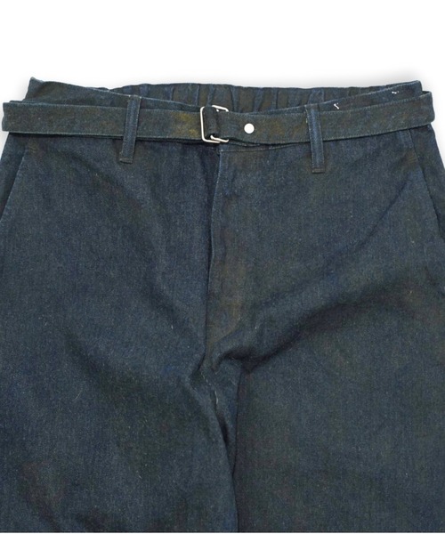 yoko sakamoto（ヨーコサカモト）の「【YOKO SAKAMOTO】 BELTED TROUSERS（デニムパンツ・メンズ・ネイビー・SMALL/MEDIUM）」の2枚目の写真