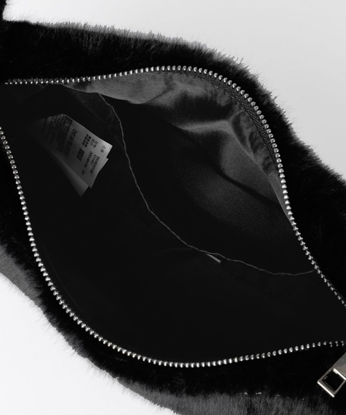 HARE(ハレ)の「ハーフムーンファーBAG(HARE)(ショルダーバッグ・メンズ・ブラック・FREE)」の13枚目の写真