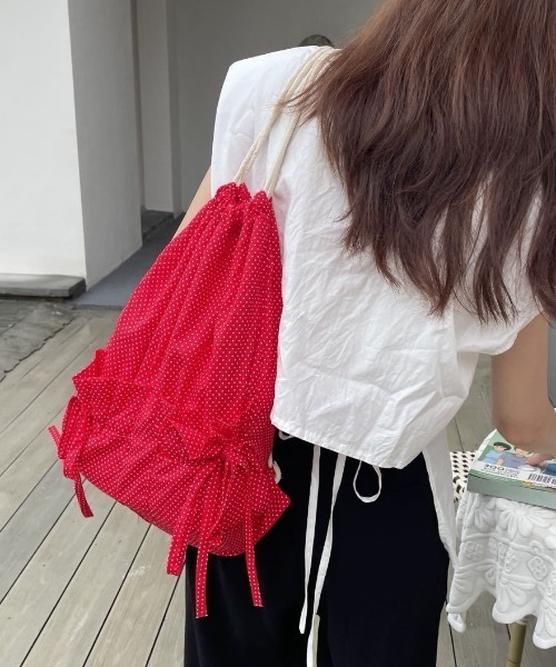 LAC-VERT（ラック・ヴェール）の「ドット柄リボンフリルナップサック（バックパック/リュック・レディース・ブラック/ホワイト/レッド・FREE）」の3枚目の写真