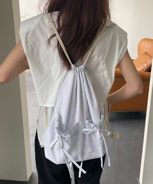 LAC-VERT（ラック・ヴェール）の「ドット柄リボンフリルナップサック（バックパック/リュック・レディース・ブラック/ホワイト/レッド・FREE）」の2枚目の写真