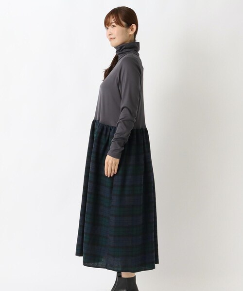 one'sterrace(ワンズテラス)の「タートルコンビワンピース(ワンピース・レディース・ブラウン系8/ブラック系8/ネイビー系5・02)」の5枚目の写真