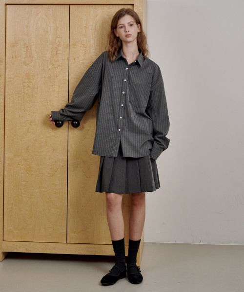 LOSSYROW(ロッシロー)の「Soft Pinstripe Overshirt Gray(シャツ/ブラウス・レディース・グレー・FREE)」の3枚目の写真