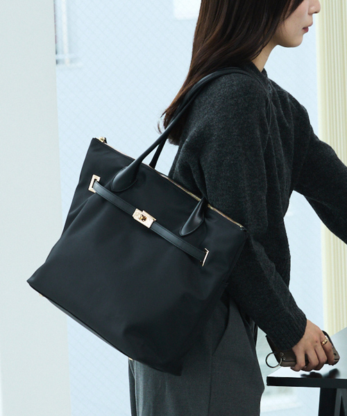 LOWELL things（ロウェル　シングス）の「【kariさんコラボ】多機能BELTEDナイロントート/A4/通勤/16インチPC対応（トートバッグ・レディース・ブラック/アイボリー・フリー）」の2枚目の写真