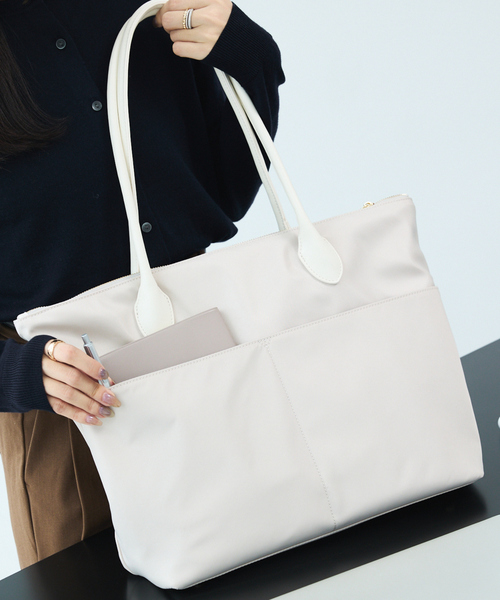 LOWELL things（ロウェル　シングス）の「【kariさんコラボ】多機能BELTEDナイロントート/A4/通勤/16インチPC対応（トートバッグ・レディース・ブラック/アイボリー・フリー）」の15枚目の写真