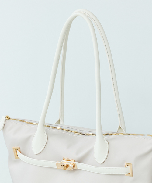 LOWELL things（ロウェル　シングス）の「【kariさんコラボ】多機能BELTEDナイロントート/A4/通勤/16インチPC対応（トートバッグ・レディース・ブラック/アイボリー・フリー）」の21枚目の写真