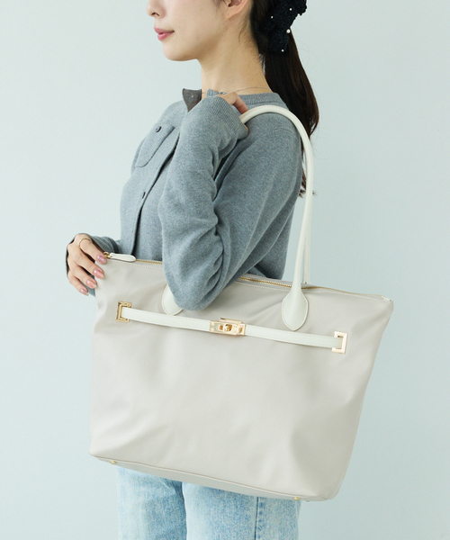 LOWELL things（ロウェル　シングス）の「【kariさんコラボ】多機能BELTEDナイロントート/A4/通勤/16インチPC対応（トートバッグ・レディース・ブラック/アイボリー・フリー）」の3枚目の写真