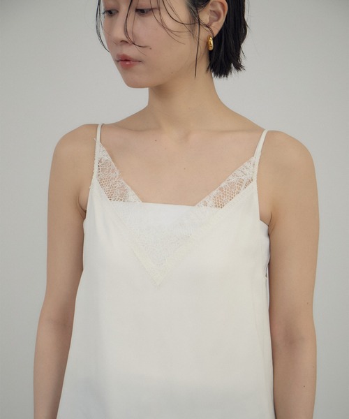 SALON adam et rope'（サロン アダム エ ロペ）の「フレンチレースフィブリルサテンキャミソール（キャミソール・レディース・ブラック/オフホワイト・FREE）」の15枚目の写真