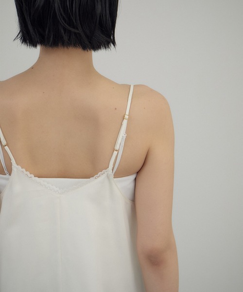 SALON adam et rope'（サロン アダム エ ロペ）の「フレンチレースフィブリルサテンキャミソール（キャミソール・レディース・ブラック/オフホワイト・FREE）」の17枚目の写真