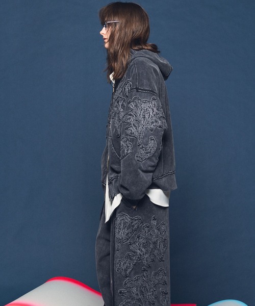 MAISON SPECIAL(メゾンスペシャル)の「《UNISEX》Flower Patchwork Vintage Like Prime-Over Sweat Zip Hoodie/フラワーパッチワークヴィンテージライクプライムオーバースウェットジップフーディー【MAISON SPECIAL/メゾンスペシャル】■セットアップ対応■(パーカー・メンズ・ブラック・0/1/2)」の15枚目の写真