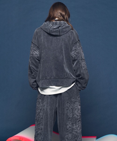 MAISON SPECIAL(メゾンスペシャル)の「《UNISEX》Flower Patchwork Vintage Like Prime-Over Sweat Zip Hoodie/フラワーパッチワークヴィンテージライクプライムオーバースウェットジップフーディー【MAISON SPECIAL/メゾンスペシャル】■セットアップ対応■(パーカー・メンズ・ブラック・0/1/2)」の14枚目の写真