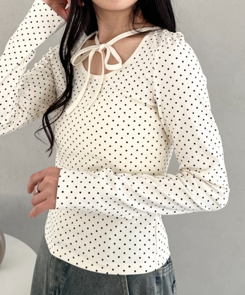 CLEA（クレア）の「チョーカーリボンドット長袖トップス（Tシャツ/カットソー・レディース・ブラック/アイボリー・FREE）」の4枚目の写真