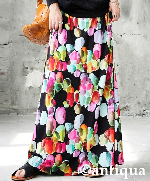 antiqua（アンティカ）の「水彩柄 フレア ロングスカート（スカート・レディース・ネイビー系/ブラック系その他・ONESIZE）」の2枚目の写真