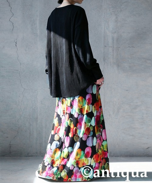 antiqua（アンティカ）の「水彩柄 フレア ロングスカート（スカート・レディース・ネイビー系/ブラック系その他・ONESIZE）」の3枚目の写真