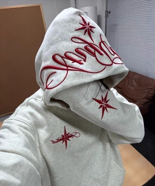 Ritzy(リッツィー)の「スターモチーフ刺繍 裏起毛パーカー(パーカー・レディース・ブラック/グレー/チャコールグレー・M/L)」の2枚目の写真