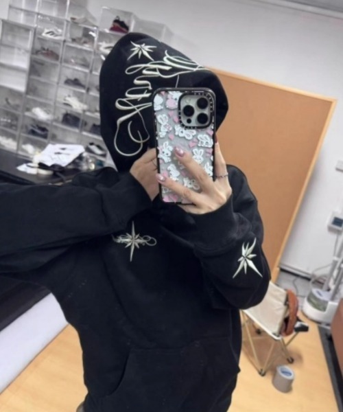 Ritzy(リッツィー)の「スターモチーフ刺繍 裏起毛パーカー(パーカー・レディース・ブラック/グレー/チャコールグレー・M/L)」の10枚目の写真