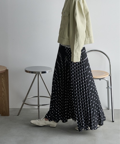 THE YOn（ザヨン）の「ドットプリーツマキシスカート（スカート・レディース・ブラック/アイボリー/グリーン・FREE）」の2枚目の写真