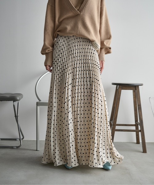 THE YOn（ザヨン）の「ドットプリーツマキシスカート（スカート・レディース・ブラック/アイボリー/グリーン・FREE）」の9枚目の写真