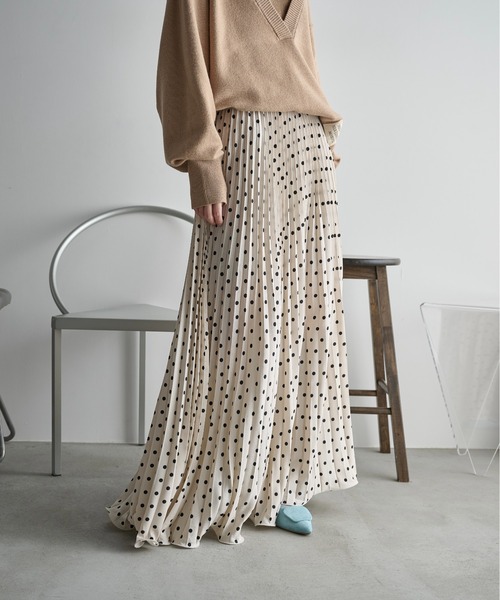 THE YOn（ザヨン）の「ドットプリーツマキシスカート（スカート・レディース・ブラック/アイボリー/グリーン・FREE）」の10枚目の写真
