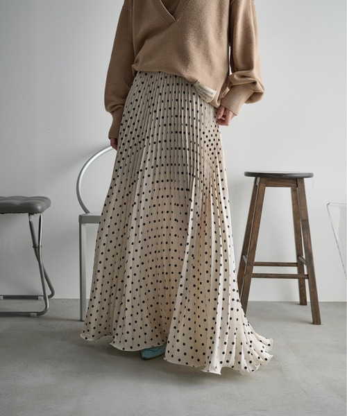 THE YOn（ザヨン）の「ドットプリーツマキシスカート（スカート・レディース・ブラック/アイボリー/グリーン・FREE）」の11枚目の写真