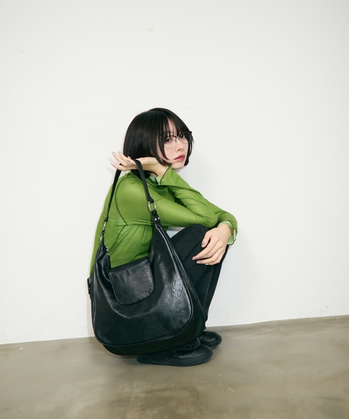 TONER(トナー)の「フラップレザーハーフムーンショルダーバッグ/ロゴプレート付き(ショルダーバッグ・レディース・ベージュ/ブラック/ブラウン・FREE)」の18枚目の写真