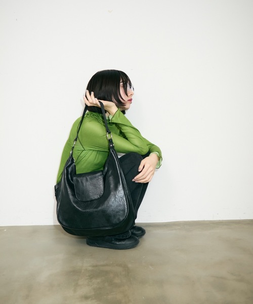 TONER(トナー)の「フラップレザーハーフムーンショルダーバッグ/ロゴプレート付き(ショルダーバッグ・レディース・ベージュ/ブラック/ブラウン・FREE)」の19枚目の写真