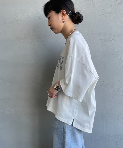 AMERICANA（アメリカーナ）の「[Americana/アメリカーナ] 別注 AMRCN ショート丈フロッキープリントTシャツ【追加】（Tシャツ/カットソー・レディース・イエロー/ネイビー/オフホワイト・ONE SIZE）」の4枚目の写真