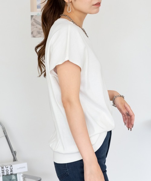 aity(アイティ)の「M-5L VネックフレンチTシャツ(Tシャツ/カットソー・レディース・オフホワイト/ピンクベージュ/ブラック・4L~5L/LL~3L/M~L)」の4枚目の写真
