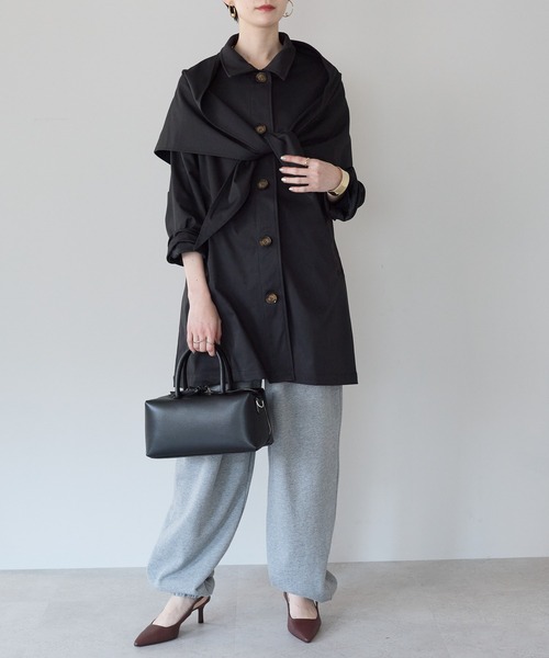 r.(アールドット)の「スカーフ付き ステンカラーコート(ステンカラーコート・レディース・ライトベージュ/ブラック/アイボリー・FREE)」の2枚目の写真