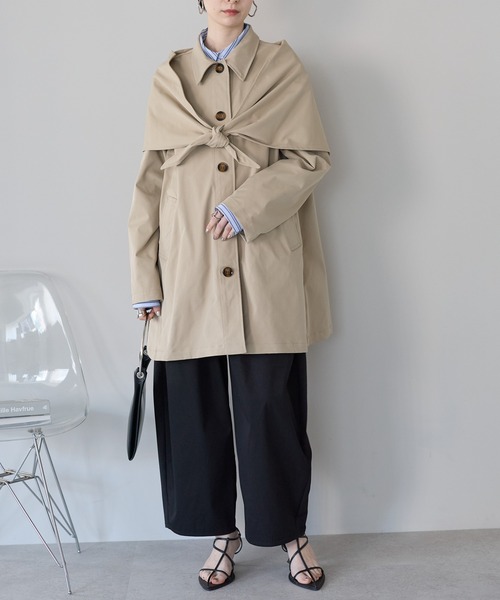 r.(アールドット)の「スカーフ付き ステンカラーコート(ステンカラーコート・レディース・ライトベージュ/ブラック/アイボリー・FREE)」の4枚目の写真