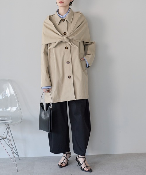 r.(アールドット)の「スカーフ付き ステンカラーコート(ステンカラーコート・レディース・ライトベージュ/ブラック/アイボリー・FREE)」の5枚目の写真