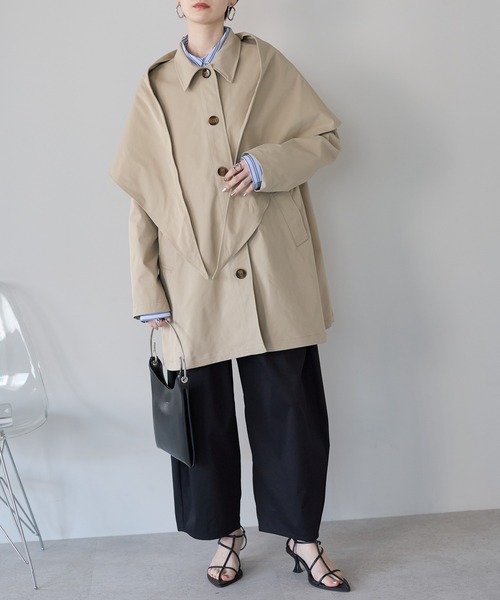 r.(アールドット)の「スカーフ付き ステンカラーコート(ステンカラーコート・レディース・ライトベージュ/ブラック/アイボリー・FREE)」の8枚目の写真