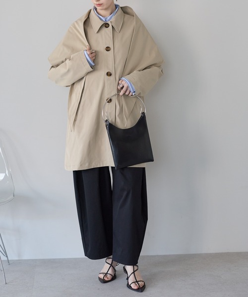 r.(アールドット)の「スカーフ付き ステンカラーコート(ステンカラーコート・レディース・ライトベージュ/ブラック/アイボリー・FREE)」の9枚目の写真