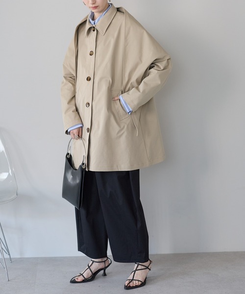 r.(アールドット)の「スカーフ付き ステンカラーコート(ステンカラーコート・レディース・ライトベージュ/ブラック/アイボリー・FREE)」の10枚目の写真
