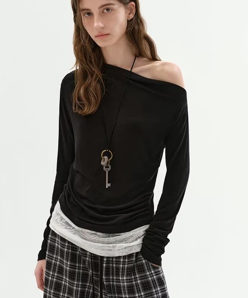 Fano Studios(ファノ ストゥディオズ)の「レース アシンメトリーオフショルダー フェイクレイヤードトップス FC26S002【Fano Studios】【2026SS】(Tシャツ/カットソー・レディース・ブラック・L/M/S)」の1枚目の写真