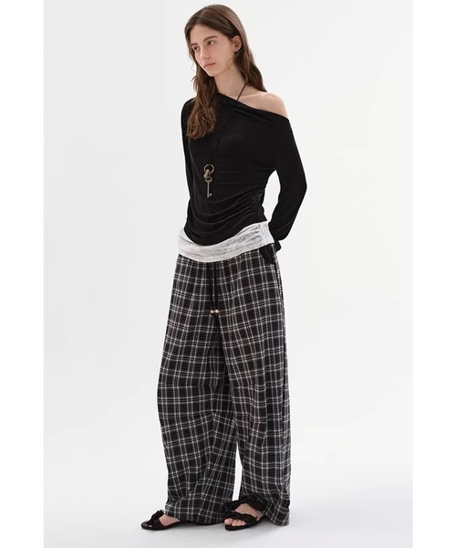 Fano Studios(ファノ ストゥディオズ)の「レース アシンメトリーオフショルダー フェイクレイヤードトップス FC26S002【Fano Studios】【2026SS】(Tシャツ/カットソー・レディース・ブラック・L/M/S)」の3枚目の写真