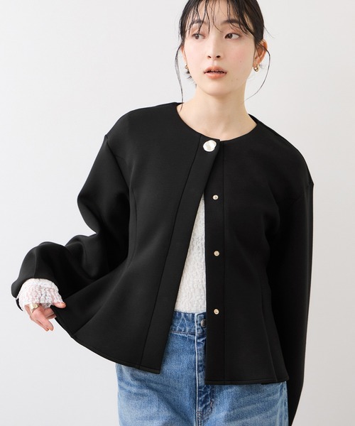 VIS(ビス)の「ボタンポイントペプラムカットジャケット(カーディガン/ボレロ・レディース・ブラック/グレー・FREE)」の1枚目の写真