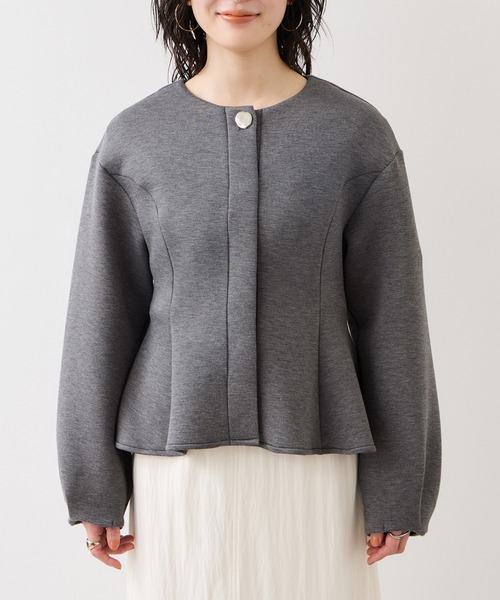 VIS(ビス)の「ボタンポイントペプラムカットジャケット(カーディガン/ボレロ・レディース・ブラック/グレー・FREE)」の15枚目の写真